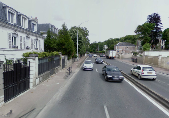 av. Napoléon-Bonaparte (à gauche) et
rue Yvan Tourgueneff (à droite)
à Rueil-Malmaion, environs de Paris.