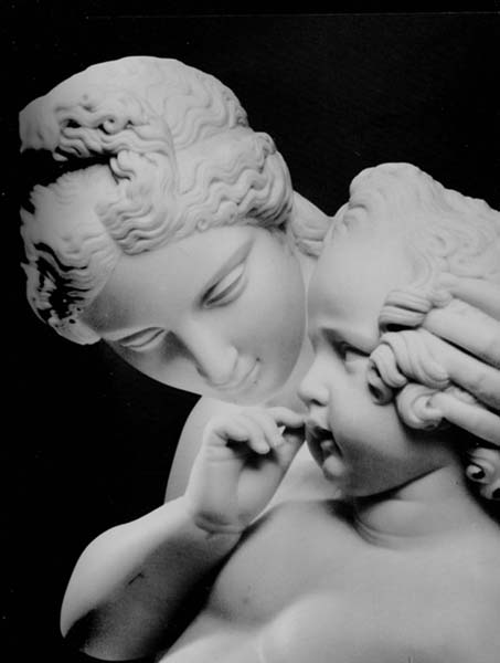 James Pradier,
Vnus et l'Amour (dtail).
Statue en marbre, H. 98 cm.
Muse de l'Ermitage,
Saint-Ptersbourg.