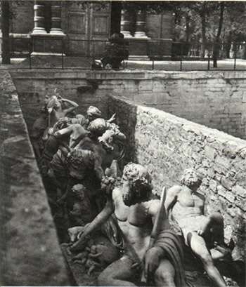 Photo Robert Doisneau,
Jardin des Tuileries, 1944.